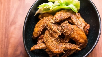 Crispy Nagoya style fried chicken with a sweet, garlicky glaze.