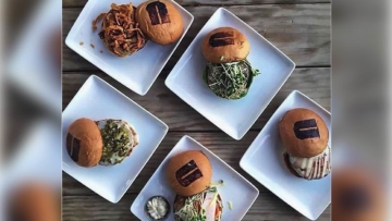 Restoran di Jepang Sajikan Burger Umami Yang Lezat, Oishii!