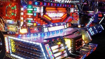 Dekotora, Seni Mendekorasi Truk di Jepang Yang Gemerlap di Malam Hari (1)