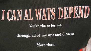 Wisatawan Temukan Kaus-kaus Lucu Dengan Tulisan Dalam Bahasa Inggris di Jepang (1)