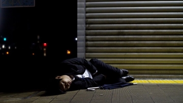 Foto-foto Kerasnya Kehidupan Para Pekerja di Jepang (1)