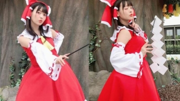 Sumire Uesaka Ber-Cosplay Sebagai Reimu Hakurei di World Cosplay Summit 2017