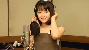 Suzu Hirose Nyanyikan Lagu Klasik Seiko Matsuda di Anime Uchiage Hanabi (1)
