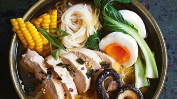 Resep Ramen Ayam Shoyu Dengan Jagung Segar & Choy Sum Resep Ramen Ayam Shoyu Dengan Jagung Segar & Choy Sum