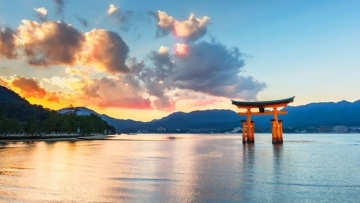 Miyajima-Floating-Torii-Gate-830x450