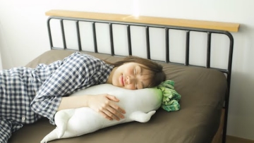 felissimo-sexy-daikon-radish-body-pillow10 felissimo-sexy-daikon-radish-body-pillow10