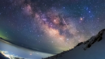 Fotografer Jepang Abadikan Keindahan Meteor Lyrid Di Langit Pegunungan Alpen Nagano Fotografer Jepang Abadikan Keindahan Meteor Lyrid Di Langit Pegunungan Alpen Nagano