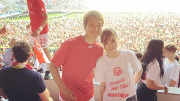 5 Sosok Selebriti Yang Menjadi Istri Para Pemain Tim Nasional Sepak Bola Jepang 5 Sosok Selebriti Yang Menjadi Istri Para Pemain Tim Nasional Sepak Bola Jepang