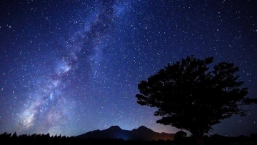 5 Tempat Di Jepang Yang Menyajikan Keindahan Pemandangan Langit Malam