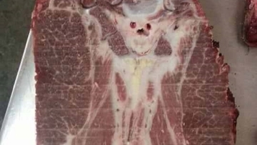 Netizen Jepang Terkejut, Sosok Menyerupai Iblis Muncul Di Potongan Wagyu