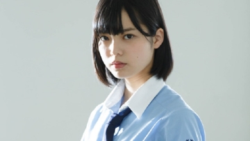 Member Keyakizaka46, Yurina Hirate Terjatuh Dari Atas Panggung Member Keyakizaka46, Yurina Hirate Terjatuh Dari Atas Panggung
