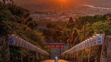 Memandangi Kota Fukuoka dari Kora Taisha, Permata Tersembunyi di Fukuoka, Jepang /instagram @japanawaits