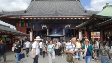 n-tourists-a-20180719-870x586