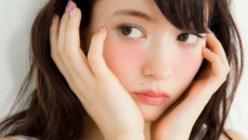 Riasan dengan pipi merona merah (allabout-japan.com) Riasan dengan pipi merona merah (allabout-japan.com)