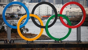Cincin Olimpiade raksasa di are Odaiba Marine park, Tokyo