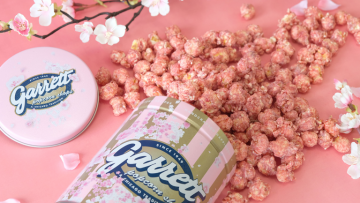 Berry Berry White Chocolate Popcorn, edisi spesial popcorn sakura musim semi dari Garrett Popcorn (japantoday.com)