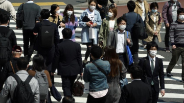 Orang di Tokyo (APEugene Hoshiko via japantoday.com)