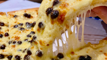 https___hypebeast.com_image_2020_04_dominos-pizza-japan-tapioca-boba-pizza-release-001 https___hypebeast.com_image_2020_04_dominos-pizza-japan-tapioca-boba-pizza-release-001