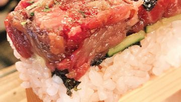 Lezatnya makan sushi yukhoe