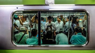 tokyo rush hour japanesestation.com