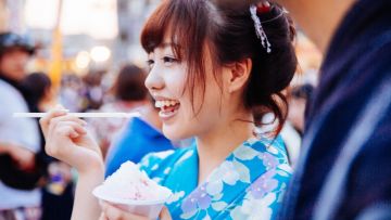 menikmati musim panas