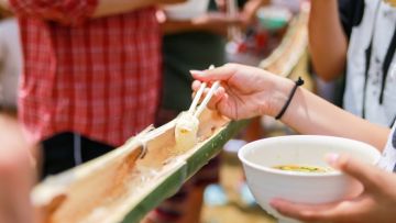 tradisi unik Jepang nagashi somen japanesestation.com