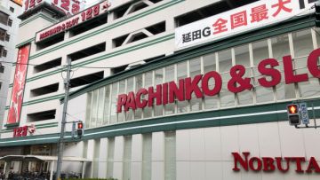 Sebuah gedung pachinko parlor pachinko covid-19 japanesestation.com