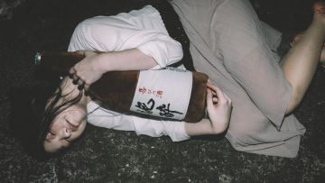 tidur di jalanan mabuk japanesestation.com