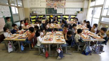 Makan siang di sekolah Jepang makan siang sekolah Jepang japanesestation.com