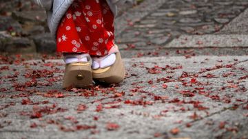 Alas kaki tradisional