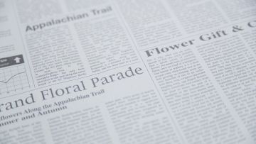 Ilustrasi koran remaja jepang membaca koran japanesestation.com