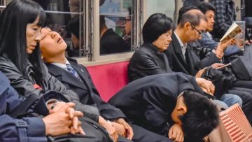 Keseharian pekerja kantoran Jepang Keseharian pekerja kantoran Jepang