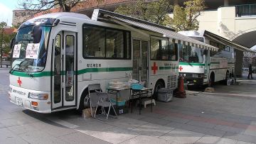 Mobil donor darah milik Palang Merah Jepang donor darah comiket japanesestation.com