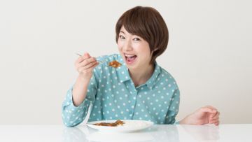 Memakan Kari Hidangan kari