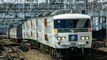 otaku kereta jepang japanesestation.com