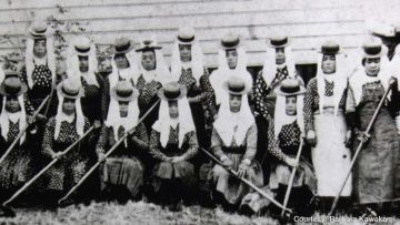 Wanita Jepang-Amerika yang tinggal di Hawaii pada zaman perang Wanita Jepang-Amerika yang tinggal di Hawaii pada zaman perang
