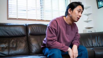 Pria Jepang bersedih, pakutaso.com/つるたま