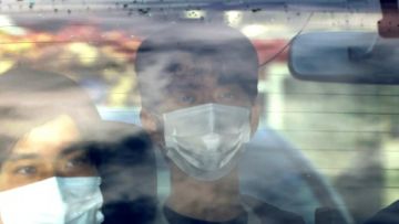 Pria yang melemparkan alat peledak ke perdana menteri jepang, Fumio Kishida Pria yang melemparkan alat peledak ke perdana menteri jepang, Fumio Kishida