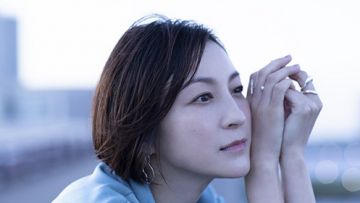 Ryoko Hirosue mengumumkan perceraiannya Ryoko Hirosue mengumumkan perceraiannya