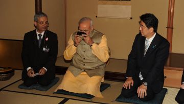 Seiza (flickr/MEAphotogallery) Seiza (flickr/MEAphotogallery)