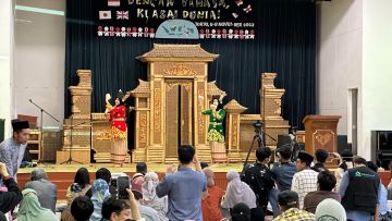 Pertunjukan Tari Piring (KBRI Tokyo). Pertunjukan Tari Piring (KBRI Tokyo).