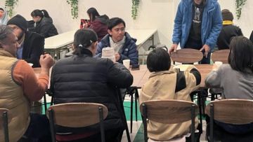 Makan gratis untuk anak-anak dan orang dewasa di Masjid Fujikawagukicho (Fujikawagukicho-Masjid). Makan gratis untuk anak-anak dan orang dewasa di Masjid Fujikawagukicho (Fujikawagukicho-Masjid).