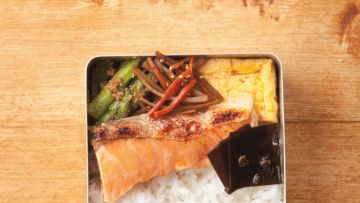 Hinomaru Bento yang sederhana (Fun! Japan). Hinomaru Bento yang sederhana (Fun! Japan).