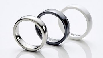 Smart Ring produksi Evering Co. yang memungkinkan pembayaran contactless (Yomiuri Shimbun). Smart Ring produksi Evering Co. yang memungkinkan pembayaran contactless (Yomiuri Shimbun).