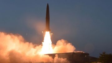 Uji coba rudal milik Korea Utara di Sunan international airport, Pyongyang pada Bulan Maret Uji coba rudal Korea Utara di Sunan international airport, Pyongyang (Korean Central News Agency)