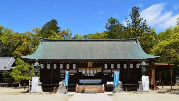 Izanagi-jingu Shrine (WikiCommons/ Saigen Jiro via GaijinPot Travel). Izanagi-jingu Shrine (WikiCommons/ Saigen Jiro via GaijinPot Travel).