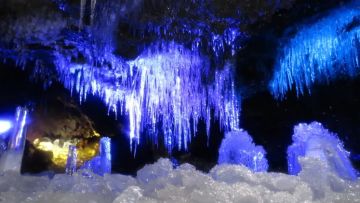 Gua Es Narusawa (JNTO). Gua Es Narusawa (JNTO).