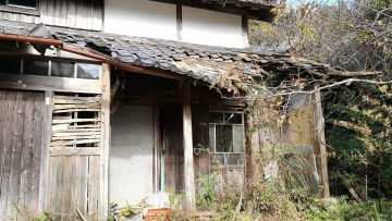 Rumah Akiya di daerah pedesaan jepang (Kroroya). Rumah Akiya di daerah pedesaan jepang (Kroroya).