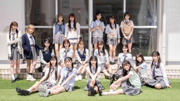Promotional image untuk single ke-64 AKB48 (@AKB48_staff/X). Promotional image untuk single ke-64 AKB48 (@AKB48_staff/X).