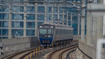 Ratangga saat melintas jalur utama (MRT Jakarta/Irwan Citrajaya) Ratangga saat melintas jalur utama (MRT Jakarta/Irwan Citrajaya)